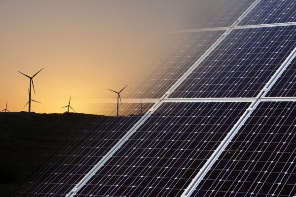 energies renouvelables eoliennes et panneaux solaires