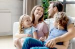 famille-equipee-du-chauffage-a-inertie-aterno